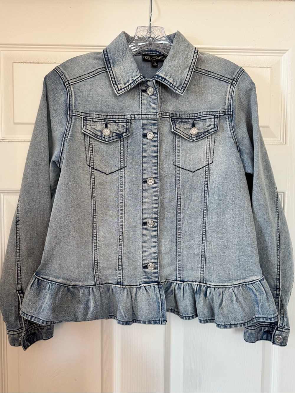 DG2 by Diane Gilman Light Wash Ruffle Hem Denim Jacket Size Small